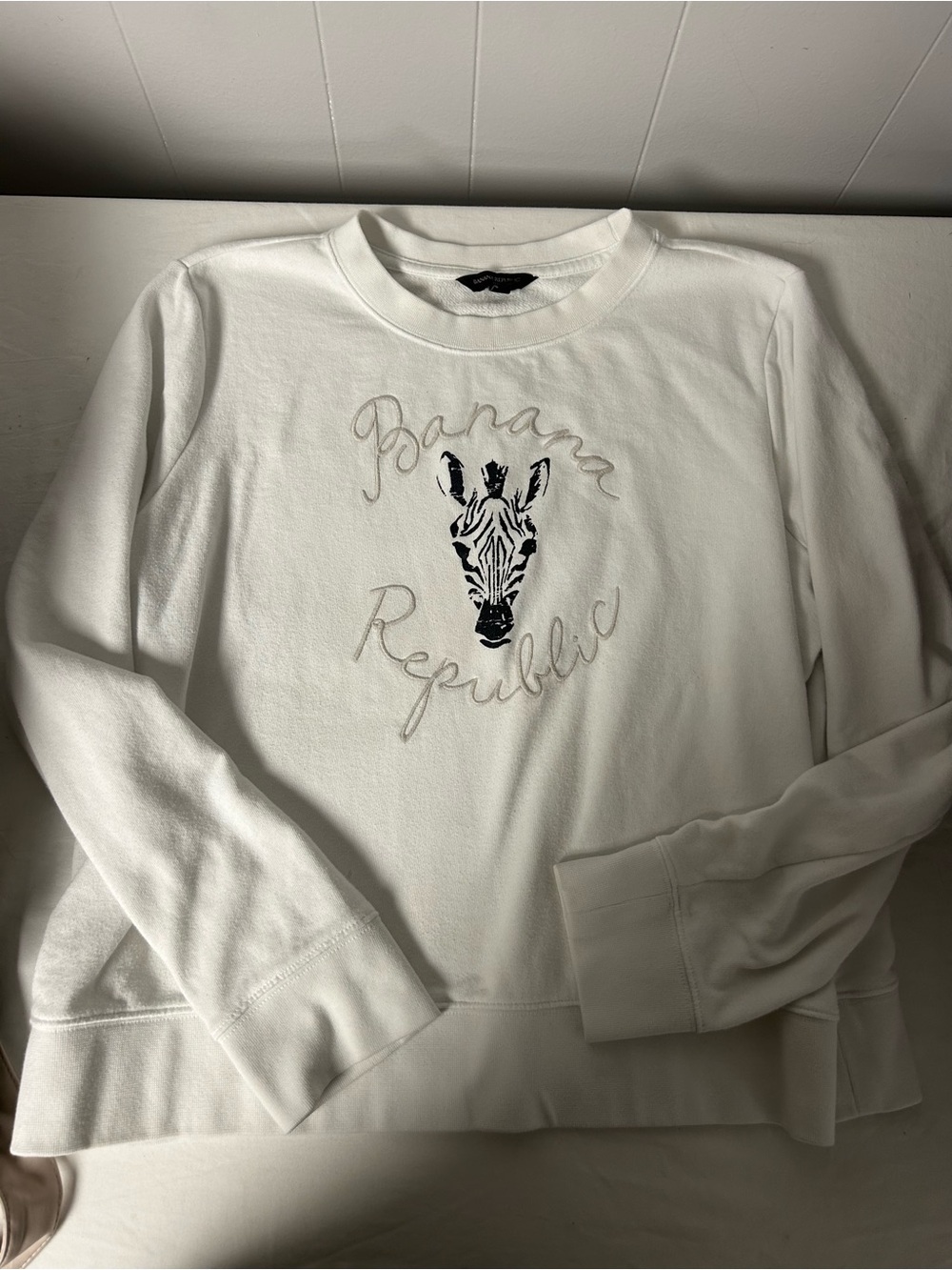 Banana Republic White Zebra Logo Sweatshirt Vintage L